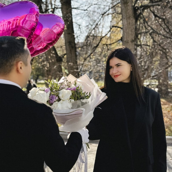 29 красно-розовых роз из Эквадора купить по цене 6 350 руб. с быстрой доставкой | Маркет-цветов
